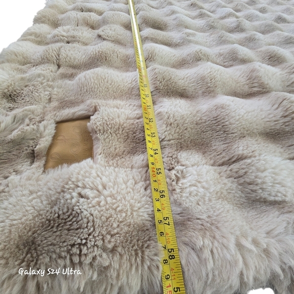 Lola Weighted Luxurious Faux Fur Throw Blanket Desert Sky Sold Out Online - Picture 4 of 7